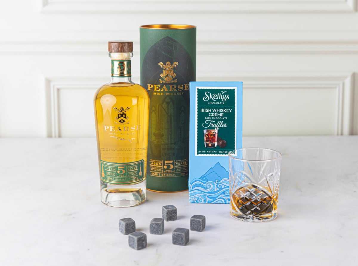 The Whiskey Lover Gift Box